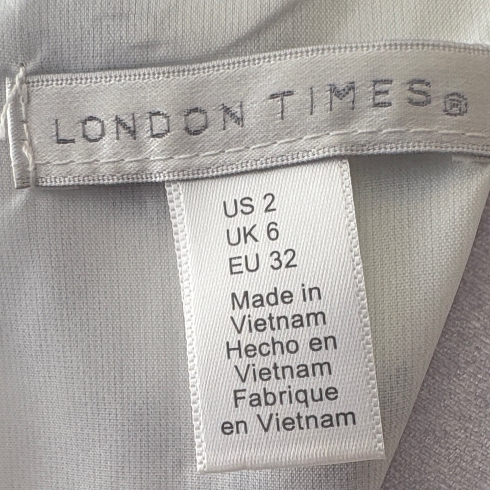 London Times White Sleeveless Shift Dress with Blue Embroidered Motif - Picture 2 of 2